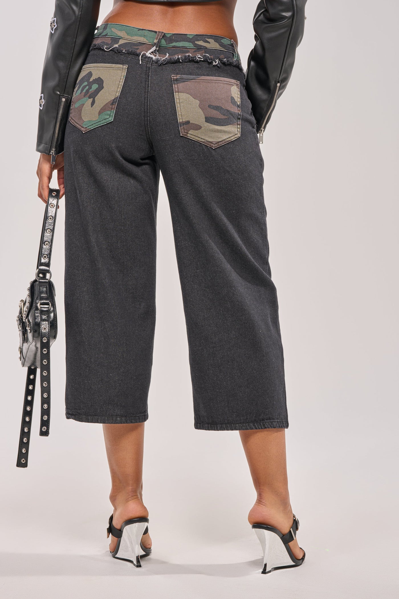 WALK THAT WALK CAPRI PANT