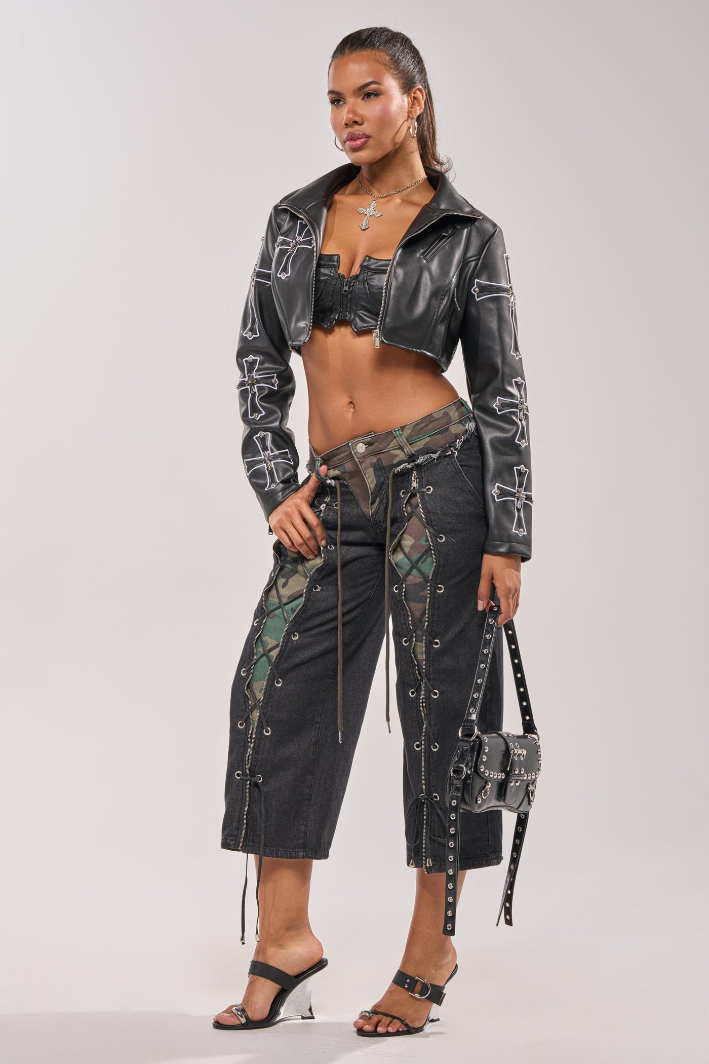 WALK THAT WALK CAPRI PANT