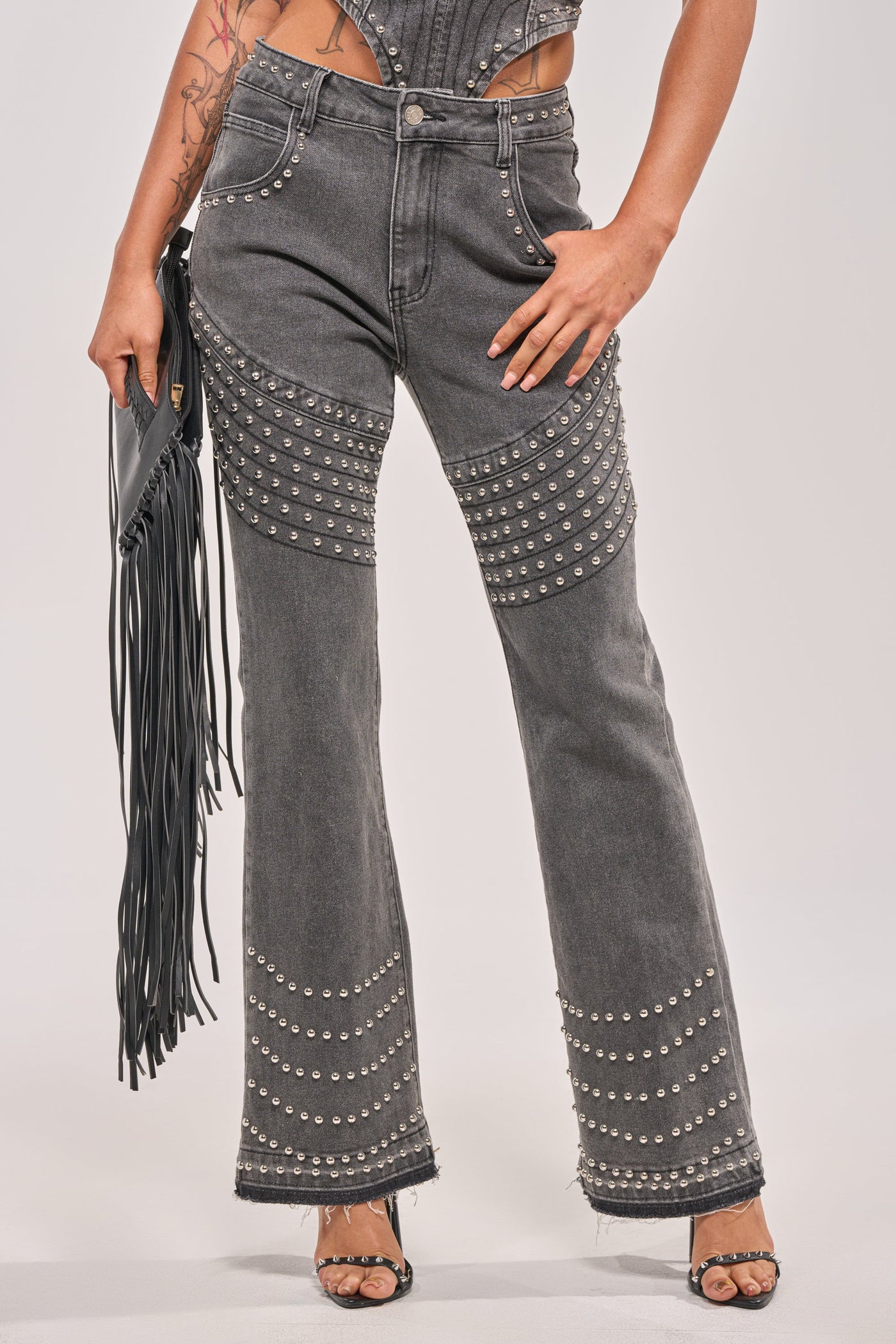 FEELING THE VIBES FLARE DENIM