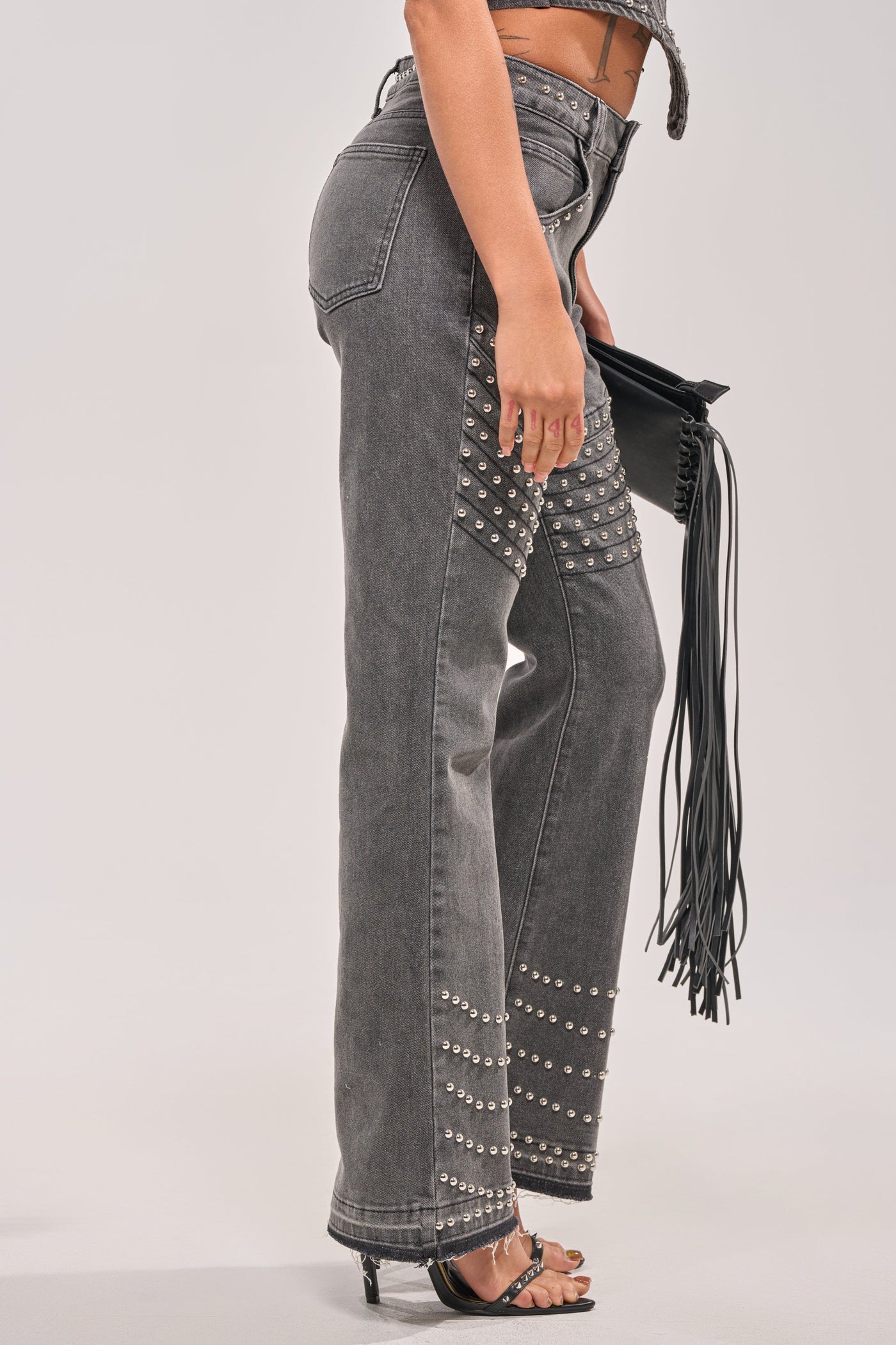 FEELING THE VIBES FLARE DENIM