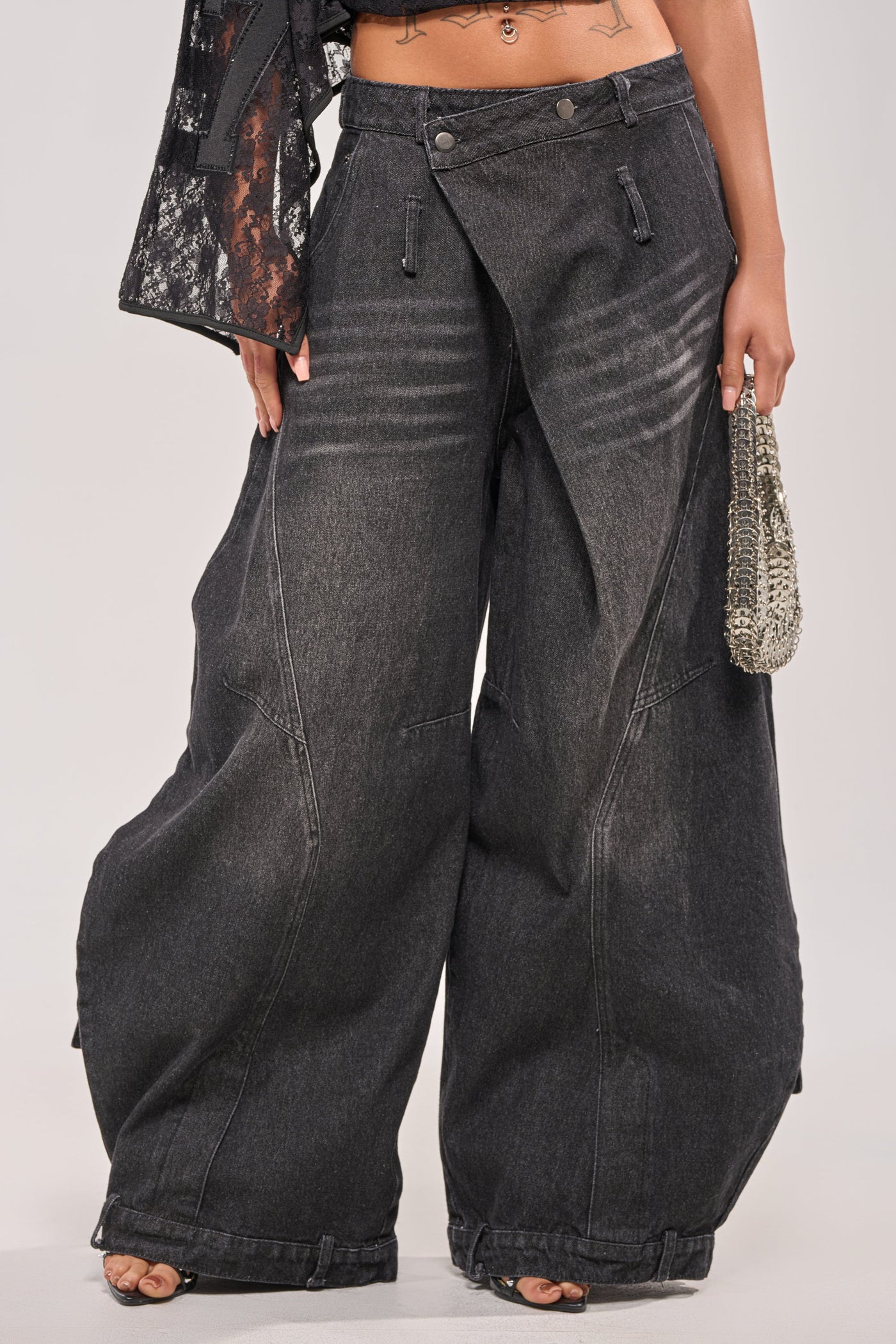 IZZY RELAXED DENIM IN BLACK WASH