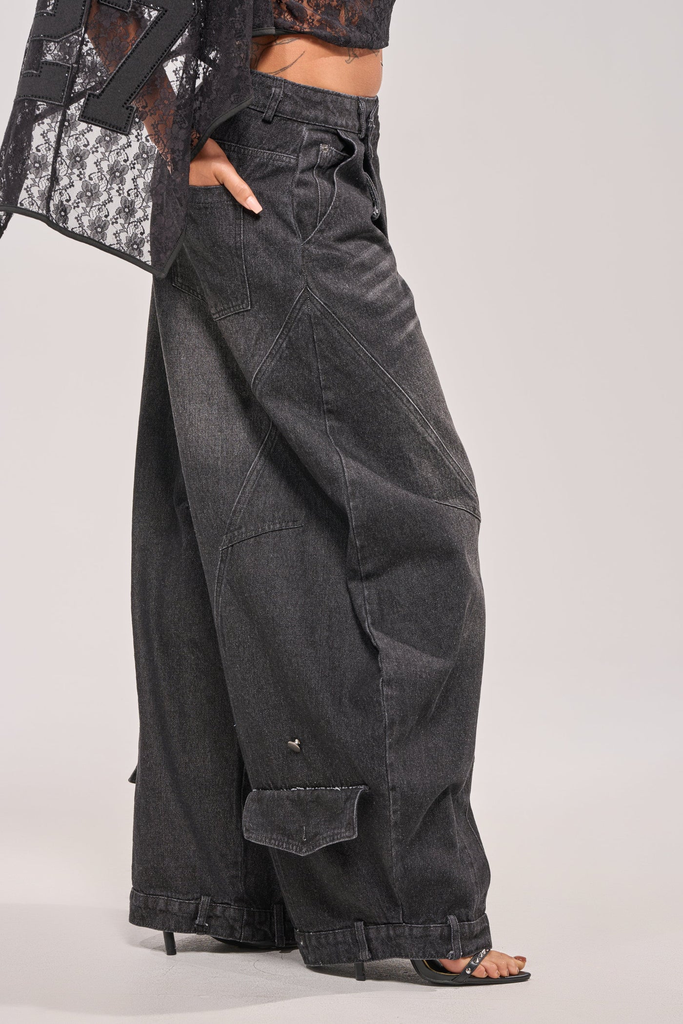 IZZY RELAXED DENIM IN BLACK WASH