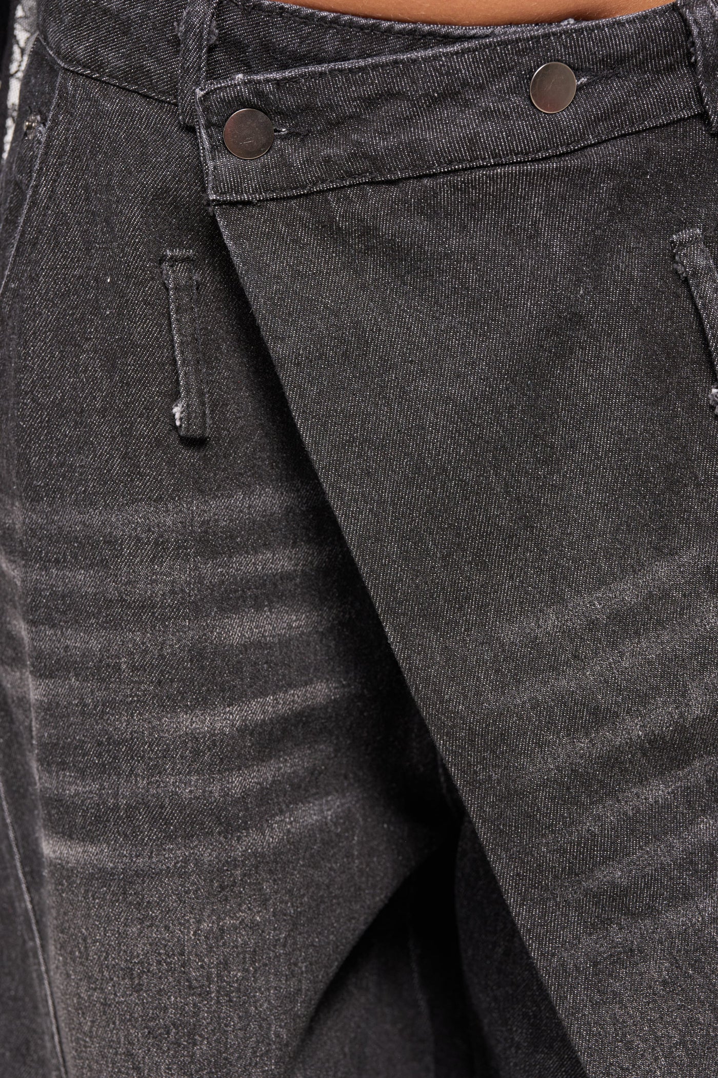 IZZY RELAXED DENIM IN BLACK WASH