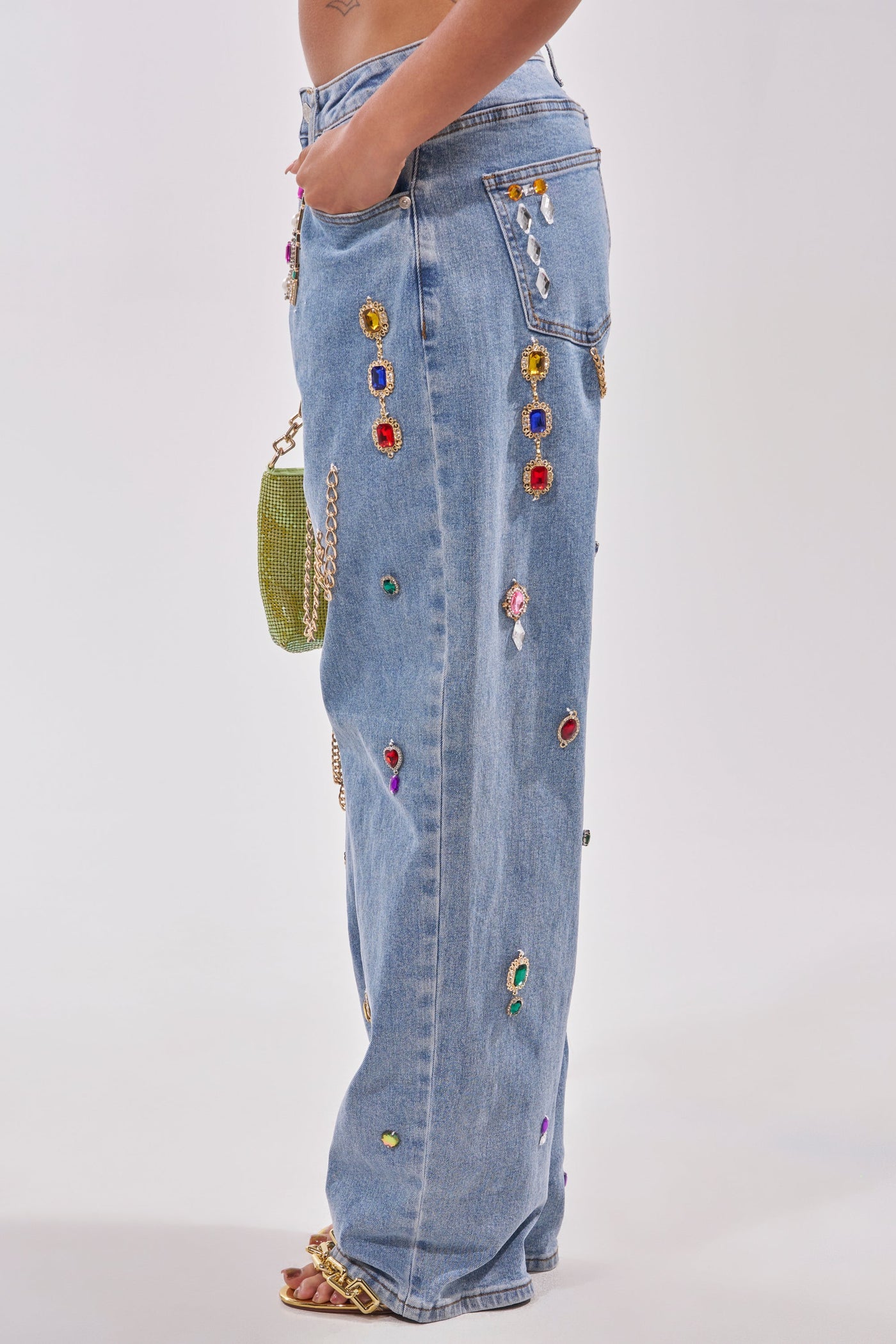 FEELING THE DIFFERENCE EMBELLISHED RELAXED DENIM