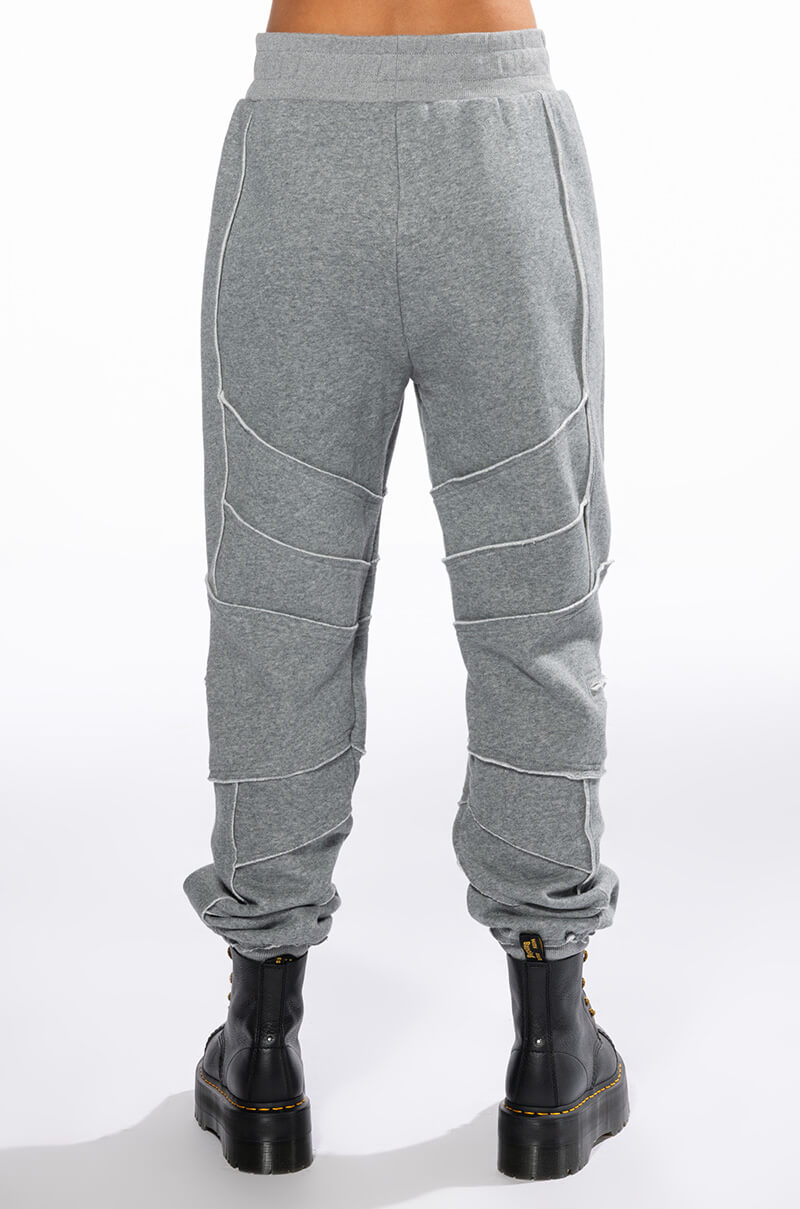EFFORTLESS OVERSIZED JOGGER